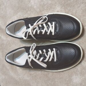 Ecco Soft 7 Black Tennis Shoes